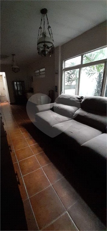 Casa Térrea Ampla com 4 Dormitórios, Suíte e Quintal à Apenas 15 Minutos do Estação Tatuapé.