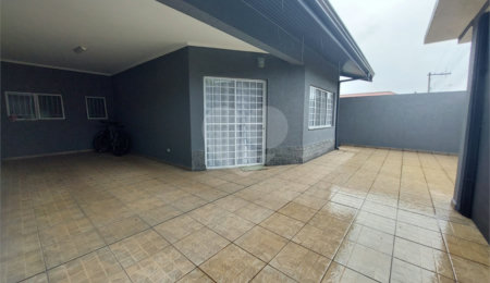Casa à venda com 3 quartos, sendo 2 suítes, no Centro, Bom Jesus dos Perdões, SP