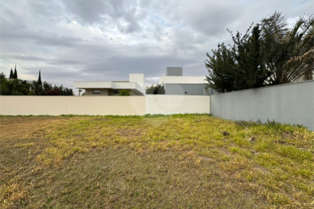 Terreno á venda, no Residencial Damha I, em São Carlos.