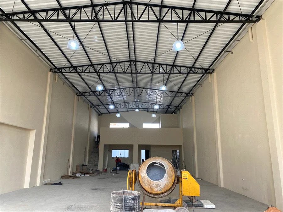 Galpão Comercial Novo para Locação – 350 m²