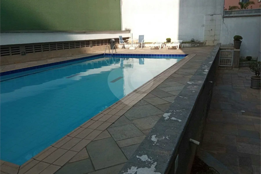Lindo apartamento, muito bem conservado, com bom espaço interno.