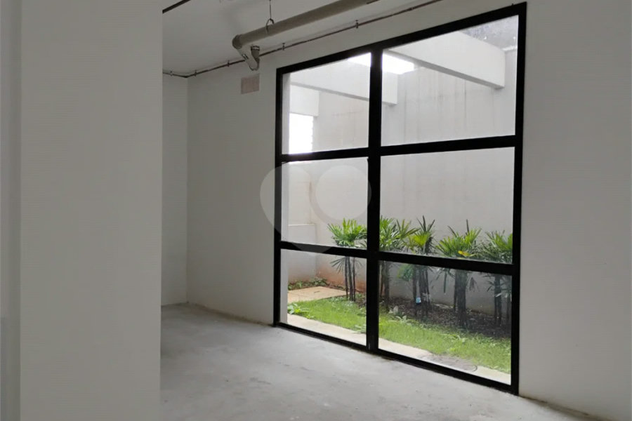 Aluga-se Loja Comercial Nova de 90 m² no Jabaquara