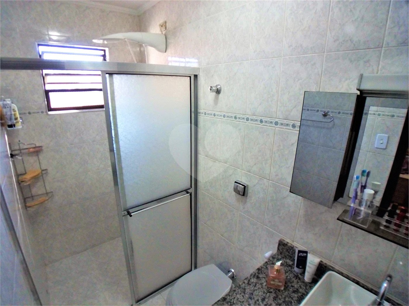 Reformado com 3 dormitórios, suíte com closet, 5 vagas e quintal, documentos em ordem para financiar