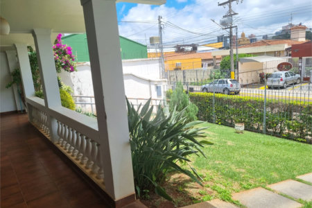 Casa comercial para locação no Centro