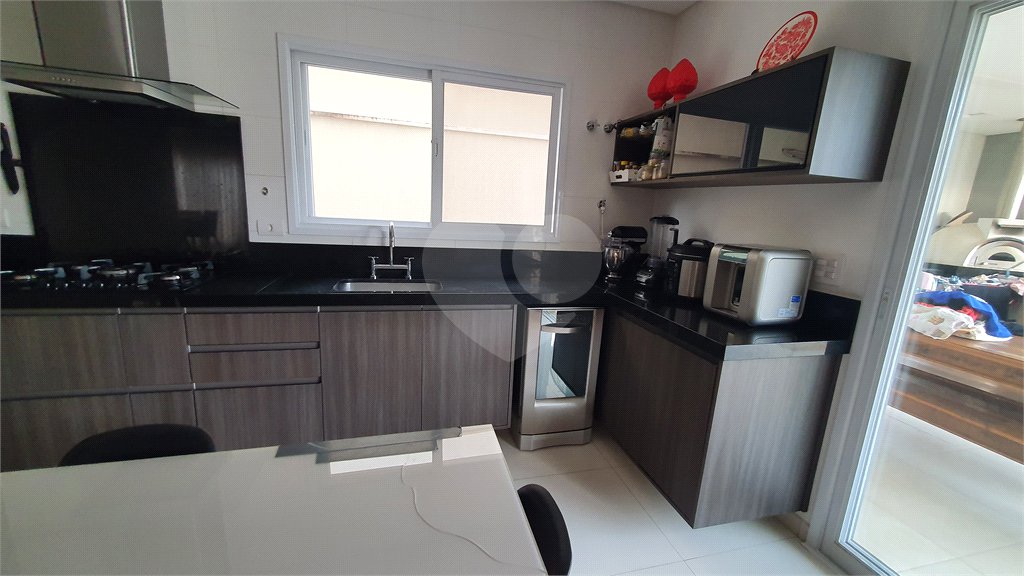 CASA A VENDA NO URBANOVA COM 390M², 5 DORMITORIOS, 6 BANHEIROS, PISCINA, 3 VAGAS, Sjc