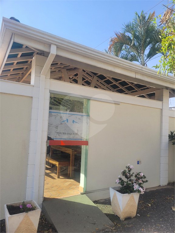 Indaiatuba - Venda - Apartamento no Condomínio Portal das Flores com 64 m², 3 dorms, sendo 2 com armários planejados, , WC social, cozinha planejada e totalmente integrada com a lavanderia, varanda, , 02 vagas de garagem. Excelente localização, a poucos metros do Shopping Polo, mercados, padaria,