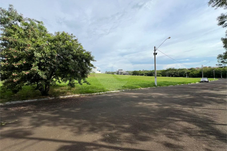 Terreno à venda em condomínio fechado na cidade de Piracicaba, no Condomínio Park Campestre II