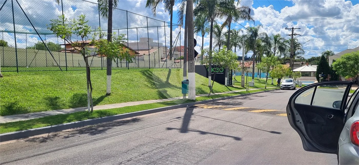 Lindo sobrado com 4 suites e piscina à venda, 365m², por R$ 2.450.000,00 no condomínio Villa Suiça, em Indaiatuba/SP.