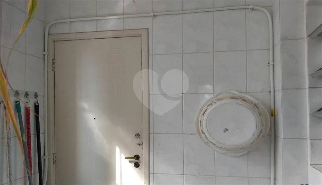 Apartamento com três dormitórios no Bom Retiro.