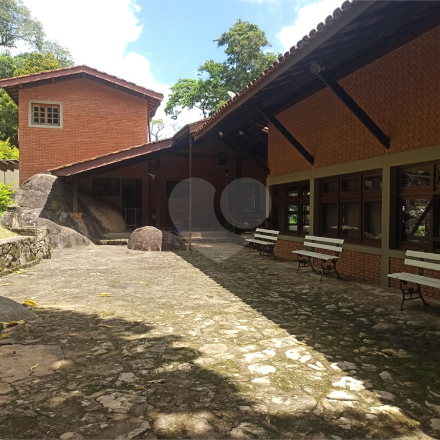 Sítio em Atibaia com estrutura de fazenda