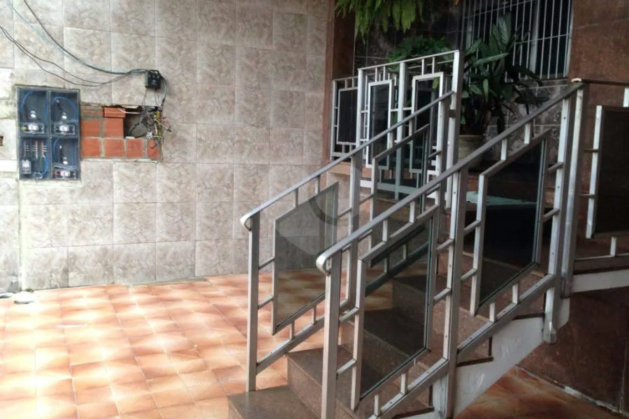 Terreno 10X25 com casas alugadas Vila Rica