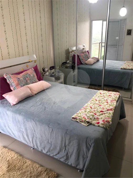 Apartamento em Bragança Paulista com 1 suíte, cozinha americana, varanda, 1 vaga garagem, área lazer com piscina e salão de festas