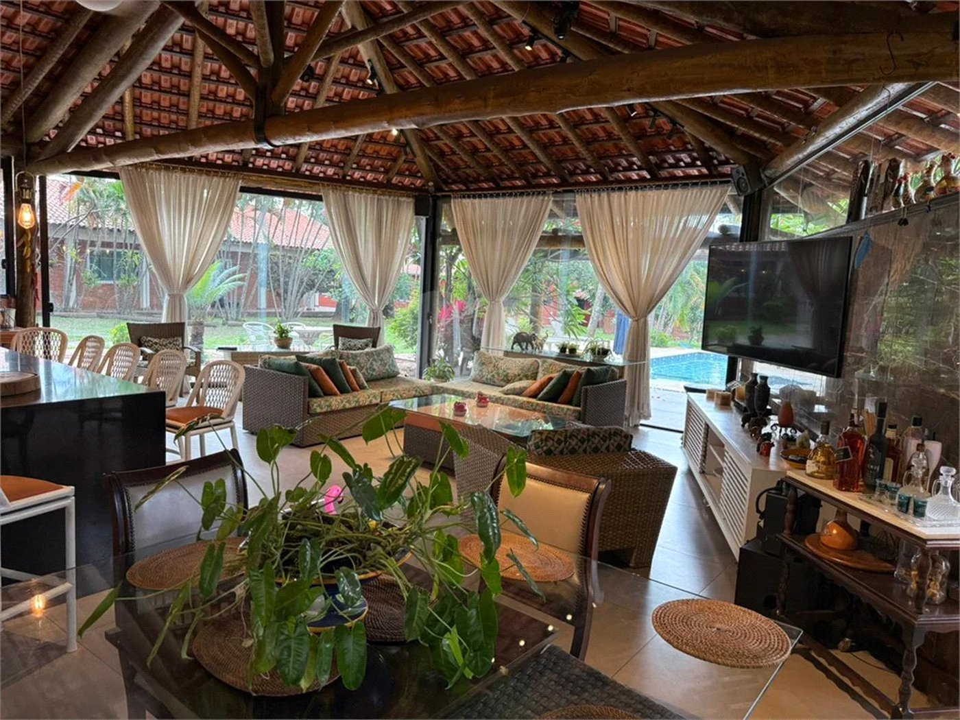 Chácara no Unileste, com espaço para eventos e cozinha industrial, na modalidade porteira fechada,