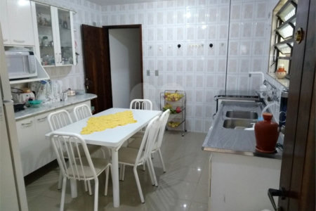 Sobrado com quartos