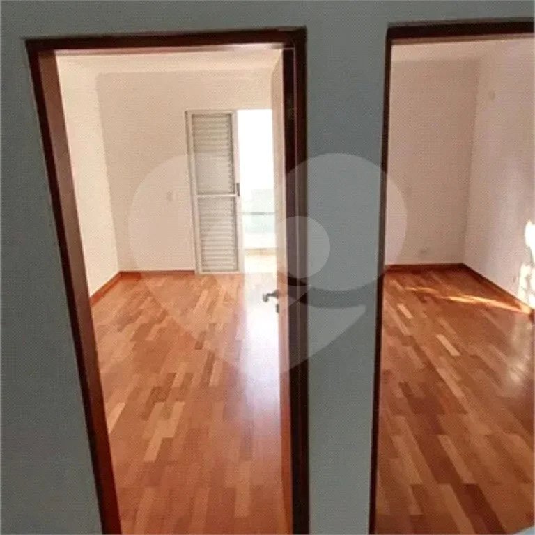 Casa á venda com 230m², 4 dorms, 2 suítes e 4 vagas na Vila Clementino. Estuda permuta.