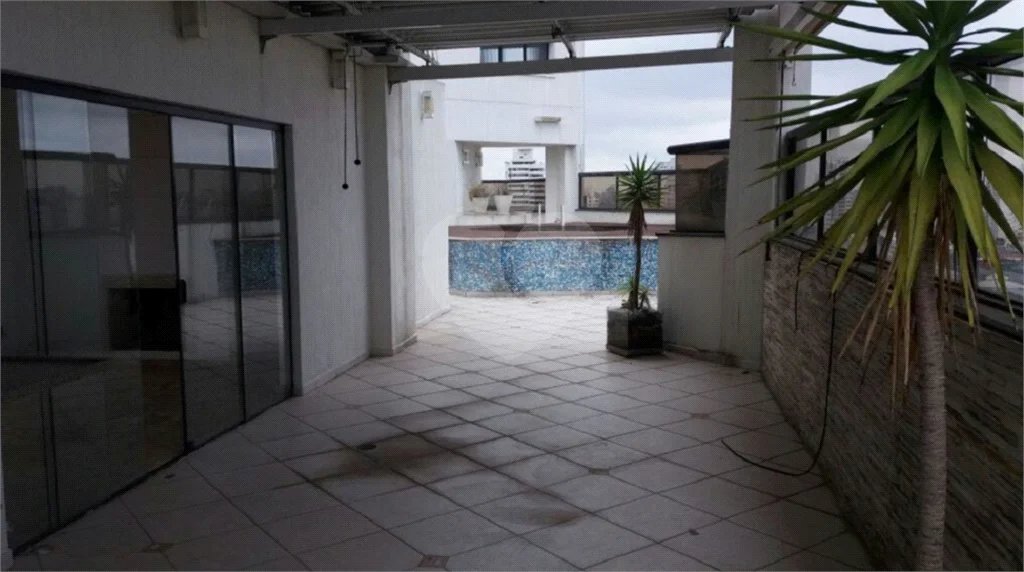 Cobertura duplex à venda na Mooca de 277m² com 3 dormitórios, 1 suíte e 3 vagas.