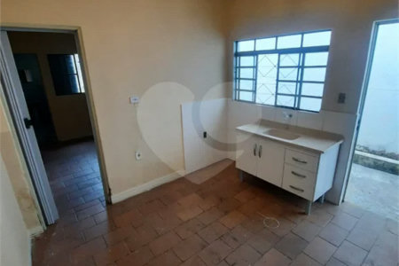 Jardim Morada do Sol- casa de vila- frente- sem vaga de garagem,(garagem pra moto,) - 1 dormitório, wc, cozinha, lavanderia - R$ 1000,00- com iptu- aceita 03 caução, fiador, 08 titulo de capitalização, obs - água e energia compartilhada, Ótima localização, próxima ao distrito i