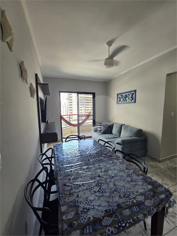 Belíssimo apartamento recém reformado na Praia Grande.