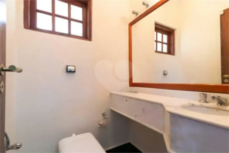 Casa com 3 dormitórios sendo 3 suítes com 03 vagas de garagem.