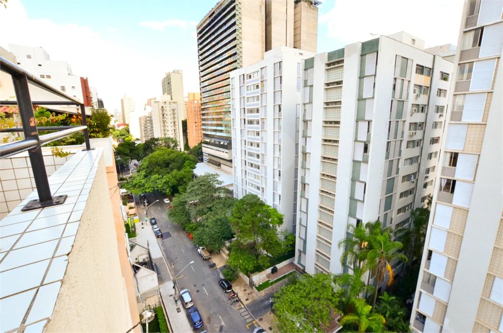 Apartamento venda Bela Vista, 156 m², 3 quartos, suíte, 3 salas, 2 vagas. Rooftop, Churrasqueira, Uma quadra da Paulista.
