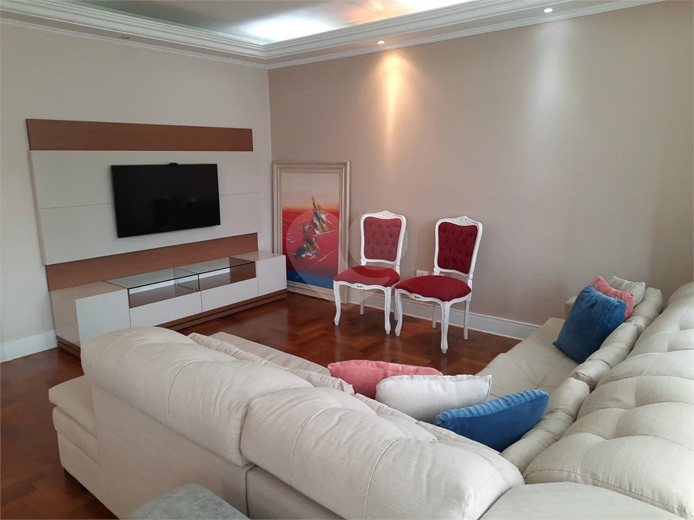casa térrea na Vila Romana, 07 vagas de garagem, 4 quartos,, sendo 1 suíte amplo quintal.