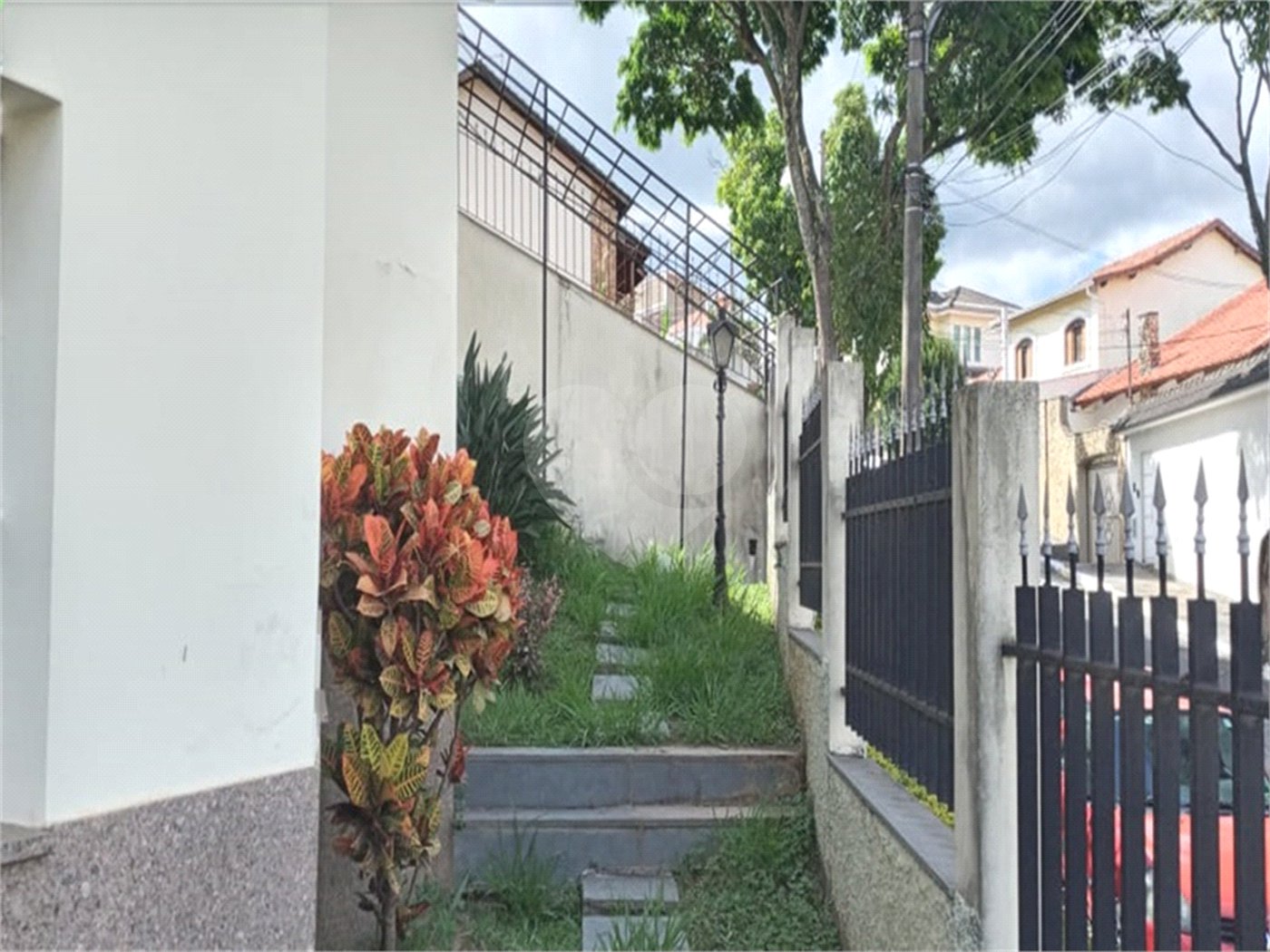 Bonita casa assobradada,no Bairro das Palmas do Tremembé, terreno com 14 X 50 e 350 área construída