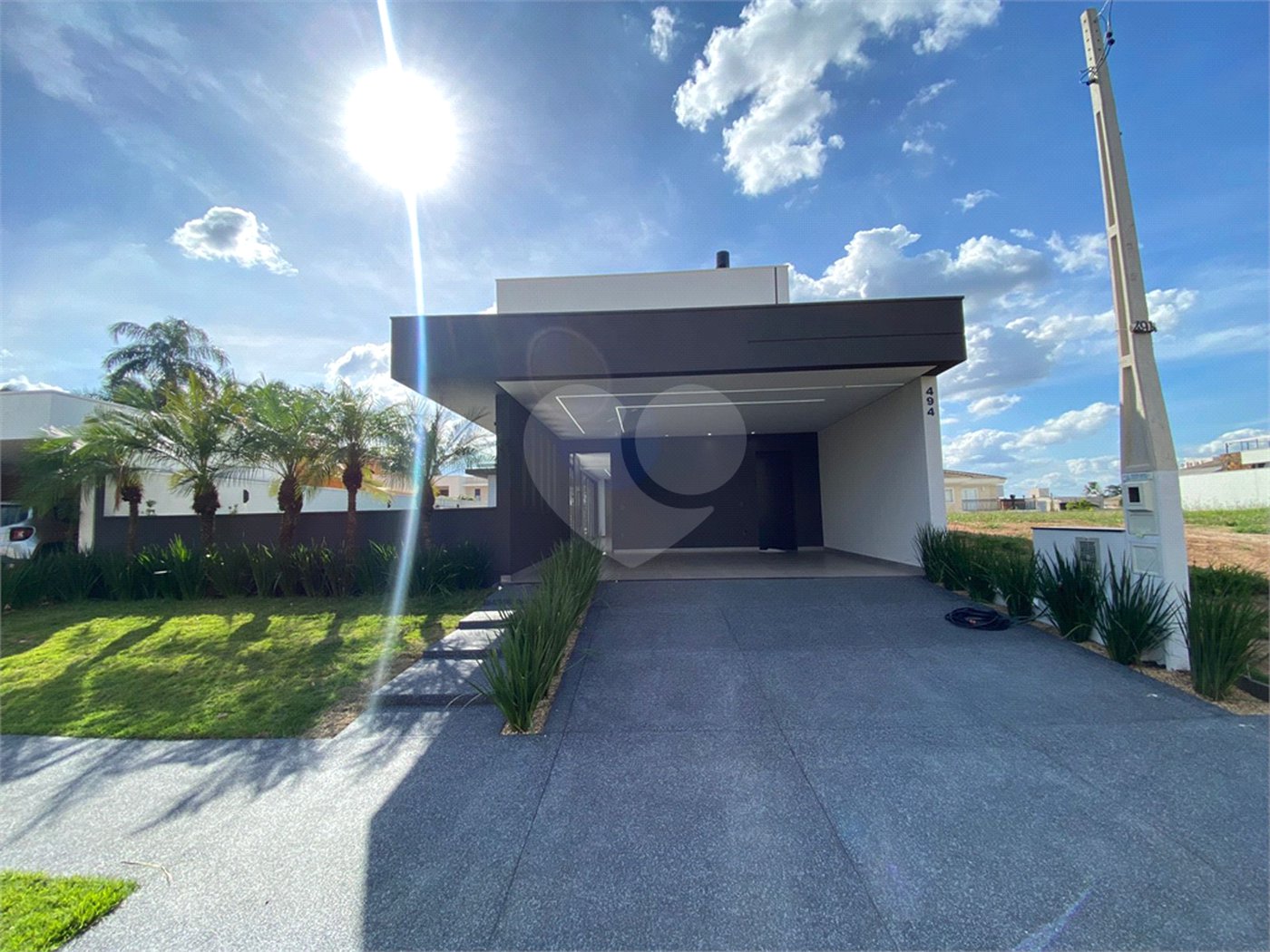 Casa à Venda no Condomínio Damha II