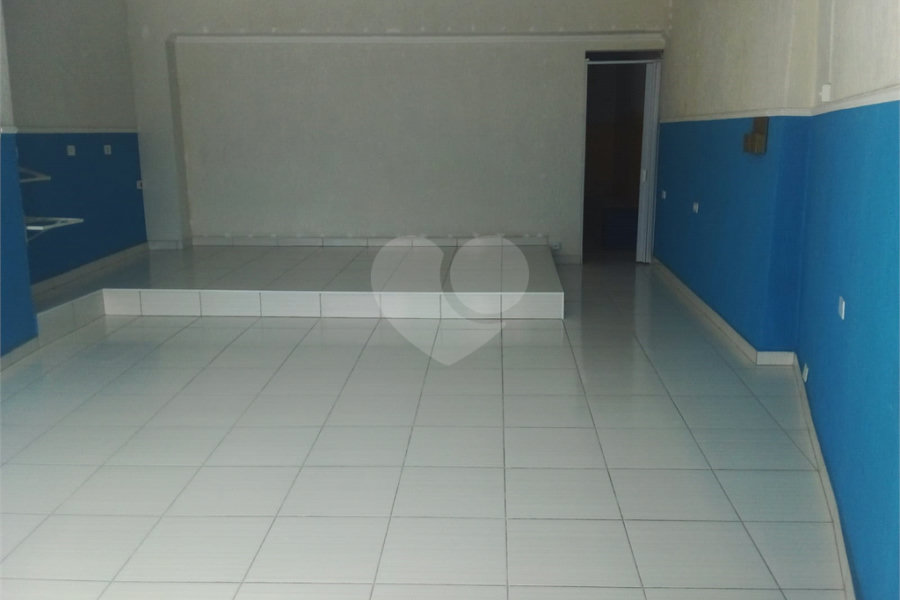 Casa com salão adjacente gerando renda!
