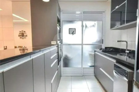 Apartamento no Ipiranga de 94m2 com 2 dorms, 1 suíte, 3 banheiros, 2 vagas. Estuda permuta.
