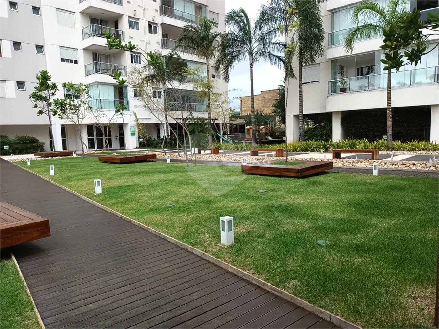 APARTAMENTO PARAÇAÇÃO COM 3 DORMITÓRIOS E 2 VAGAS DE GARGEM NA VILA ANASTÁCIO