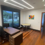 Incrível imóvel comercial com 250 metros de área construída com 5 salas e 2 cozinhas com 5 vags no caxingui