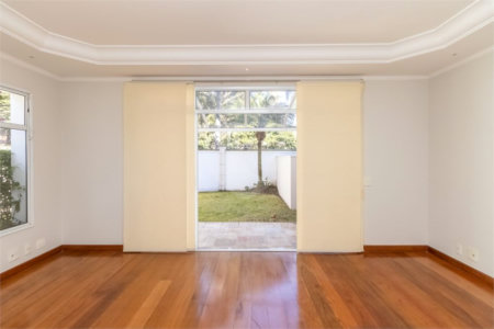 Casa à venda com 4 quartos, sendo 2 suítes, no condomínio Stephanie, São Paulo - SP