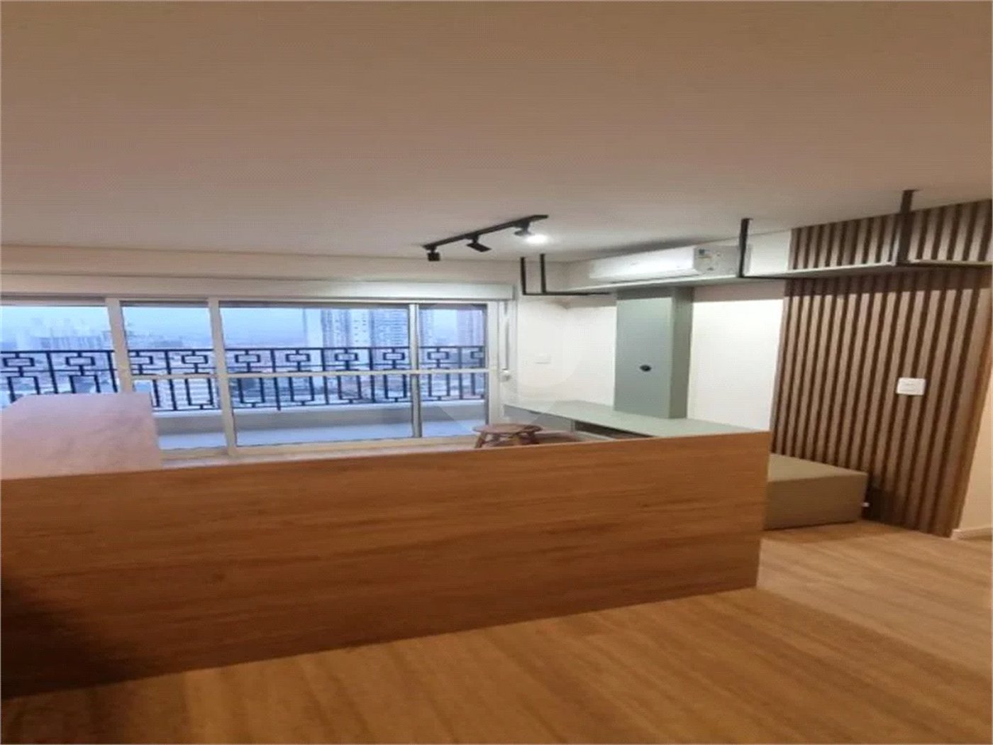 Studio Mobiliado com Varanda, Ar-Condicionado e Lazer Completo