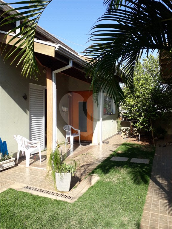 Sobrado à Venda no Condomínio Picollo Villagio com mobilha
