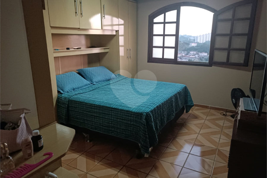 Sobrado com 4 Quartos e 4 banheiros à Venda -337 m² por R$ 850.,000 -- Jardim Vivan,-Jaraguá, São Paulo - SP