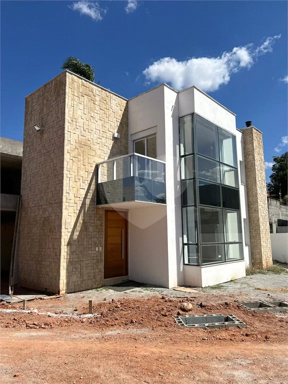 Residencial Tremembe Casa Linda - 255 mts - 04 dormit sendo 02 suites , 5 wcs - 04 vagas
