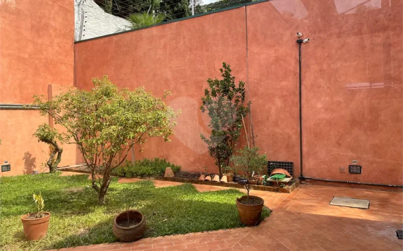 Casa à venda ou para alugar com 4 quartos, sendo 3 suítes,  em Jardim Leonor, São Paulo, SP