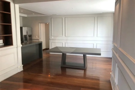 Apto 220 metros no Campo Belo. varanda, 5 vagas, 3 suítes. Visite
