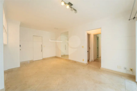 Apartamento à venda em Moema