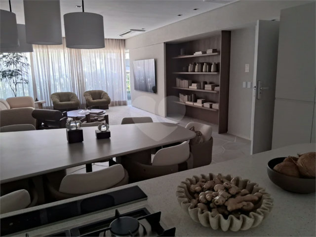 Apartamento à venda com 3 suítes em Moema, São Paulo, SP