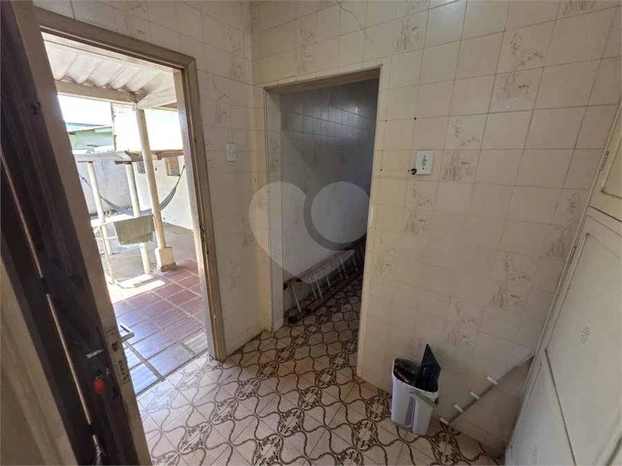 Casa térrea à venda com amplo quintal e grande potencial na Vila Nery