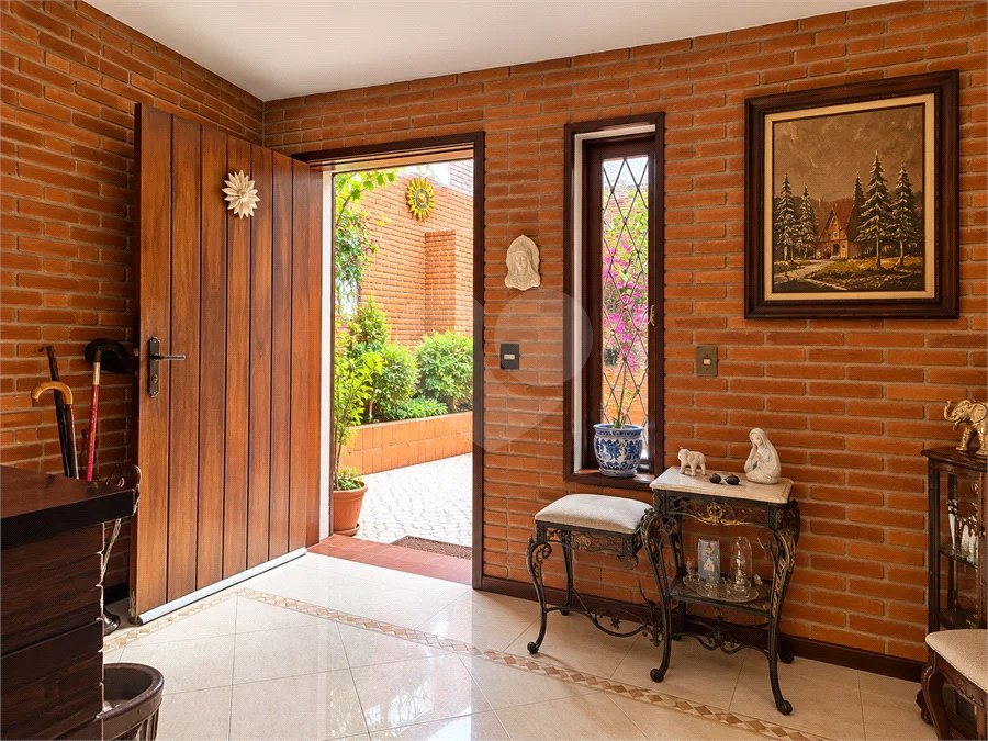 Sobrado com cinco quartos sendo 3 suites 4 vagas| R$ 3.300.000 no Alto da Boa Vista - São Paulo