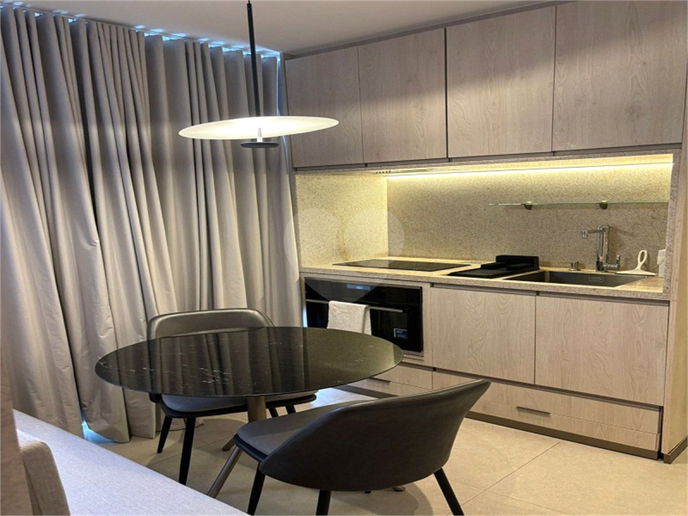 Maravilhoso Studio na Vila Nova Conceição, totalmente mobiliado 26 m2, 1 dormitório, 1 vaga