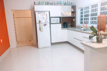 Casa térrea com 2 dormitórios.