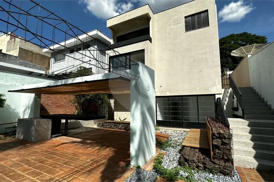 Casa Comercial disponível para venda e locação no Bairro Cidade Jardim em Piracicaba - SP.