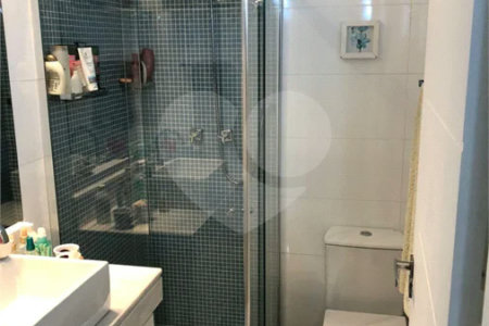 Apartamento em Bragança Paulista com 1 suíte, cozinha americana, varanda, 1 vaga garagem, área lazer com piscina e salão de festas