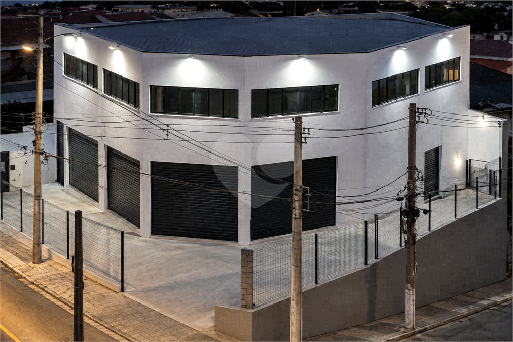 PRÉDIO / GALPÃO COMERCIAL À VENDA OU LOCAÇÃO Jardim Arapongas • Guarulhos/SP