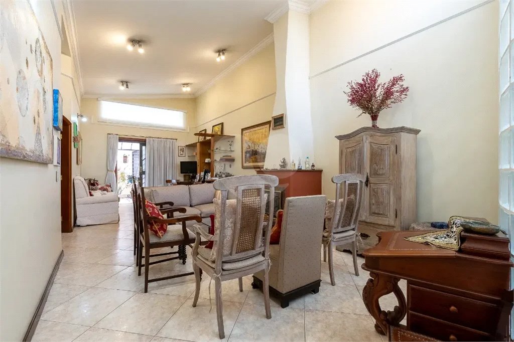 Casa a venda no Planalto Paulista, 2 suítes, 4 vagas, 230 m², quintal e localização privilegiada