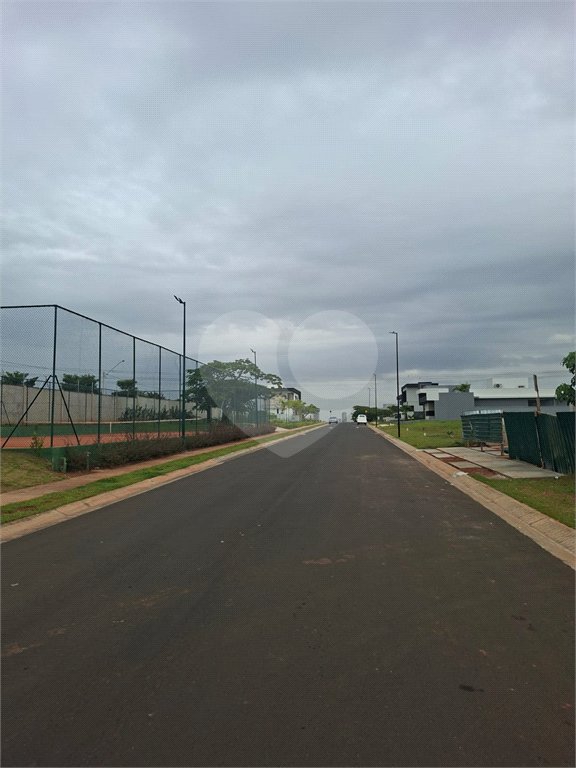 Terreno à venda no Condomínio Jardim Villa Sapezal, em Indaiatuba (Chácara Alvorada) — R$ 580.000,00 - Terreno com 360m² de área total (12x30), o terreno é plano e está localizado na entrada do condominio,O Jardim Villa Sapezal conta com infraestrutura completa, ruas largas e pavimentadas, portaria