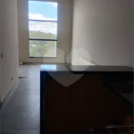 Casa em Atibaia com 3 dormitórios (1 suíte), sala 2 ambientes, piscina, 2 vagas de garagem, aceita financiamento